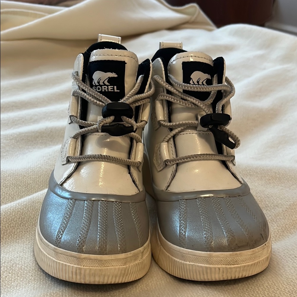 Sorel Kids Boots - Gray and White